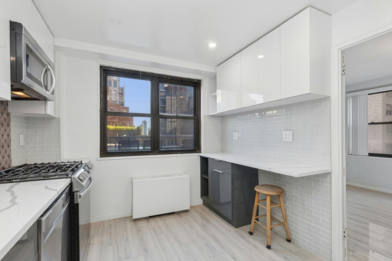 New York, New York, 10017, United States, 2 Bedrooms Bedrooms, ,1 BathroomBathrooms,Residential,For Sale,1968542