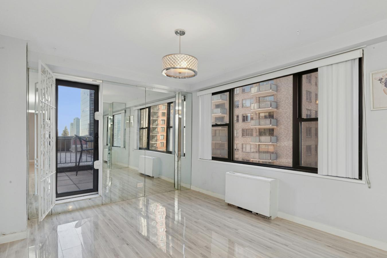 New York, New York, 10017, United States, 2 Bedrooms Bedrooms, ,1 BathroomBathrooms,Residential,For Sale,1968542