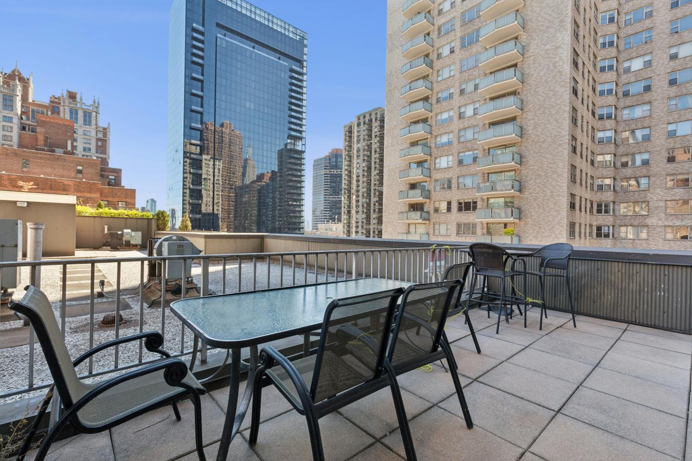 New York, New York, 10017, United States, 2 Bedrooms Bedrooms, ,1 BathroomBathrooms,Residential,For Sale,1968542