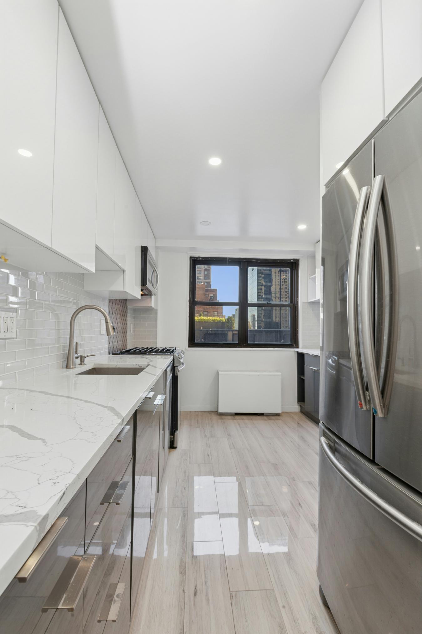 New York, New York, 10017, United States, 2 Bedrooms Bedrooms, ,1 BathroomBathrooms,Residential,For Sale,1968542