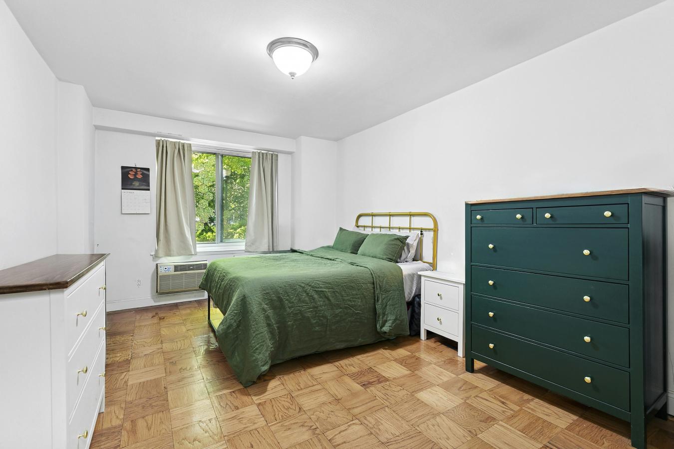 New York, New York, 10025, United States, 2 Bedrooms Bedrooms, ,1 BathroomBathrooms,Residential,For Sale,1968543