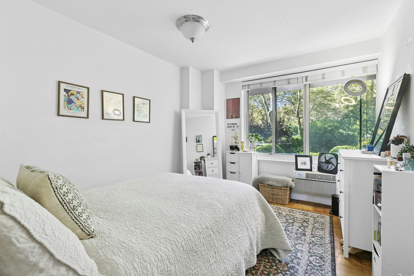 New York, New York, 10025, United States, 2 Bedrooms Bedrooms, ,1 BathroomBathrooms,Residential,For Sale,1968543