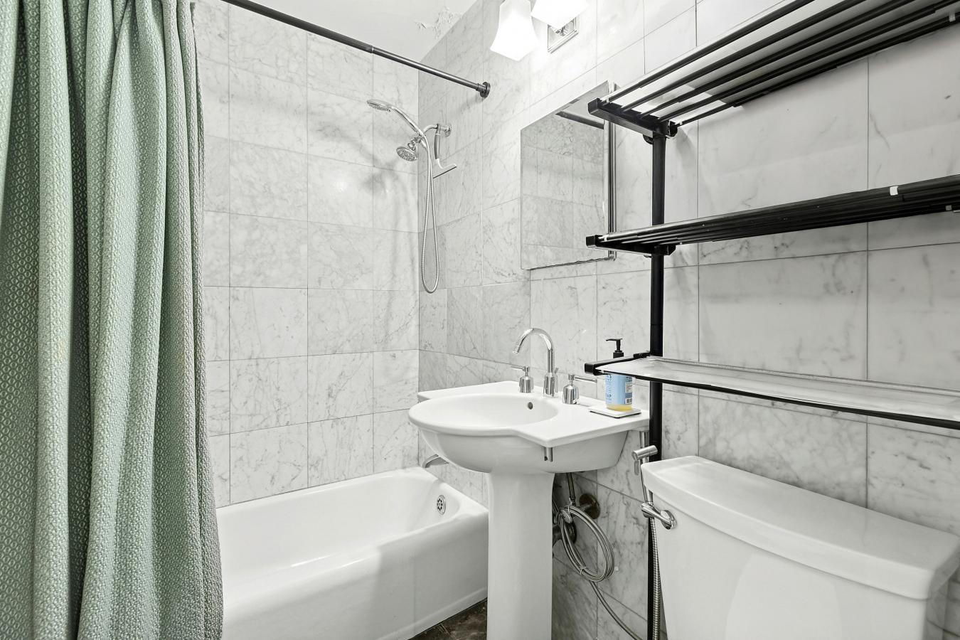 New York, New York, 10025, United States, 2 Bedrooms Bedrooms, ,1 BathroomBathrooms,Residential,For Sale,1968543