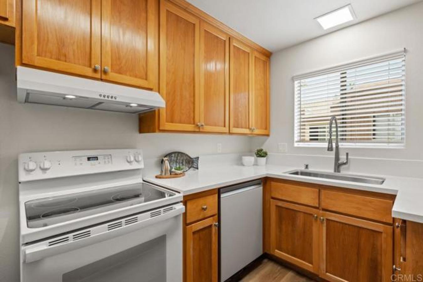 San Diego, San Diego, 92122, United States, 2 Bedrooms Bedrooms, ,1 BathroomBathrooms,Residential,For Sale,1969719