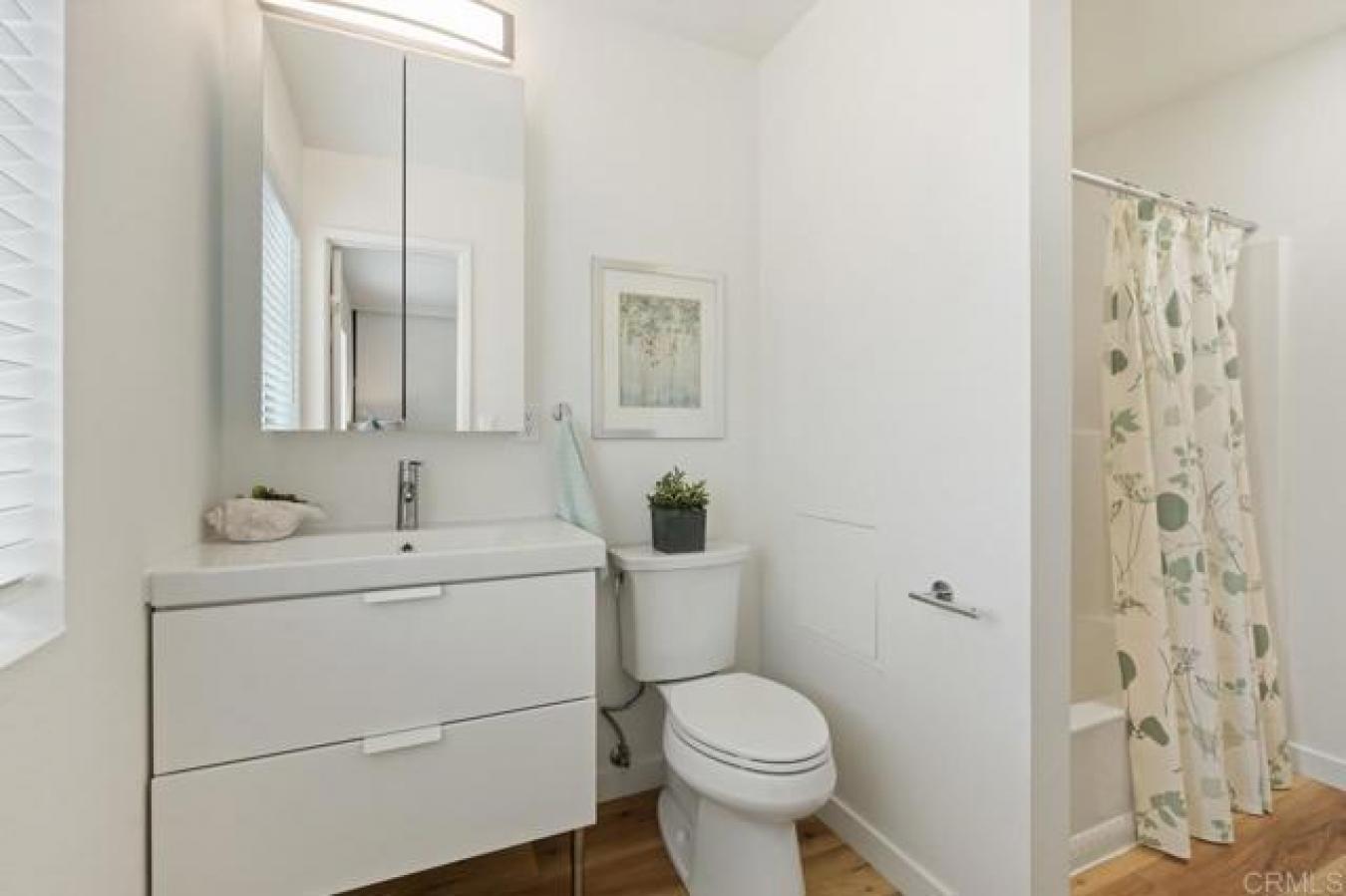 San Diego, San Diego, 92122, United States, 2 Bedrooms Bedrooms, ,1 BathroomBathrooms,Residential,For Sale,1969719