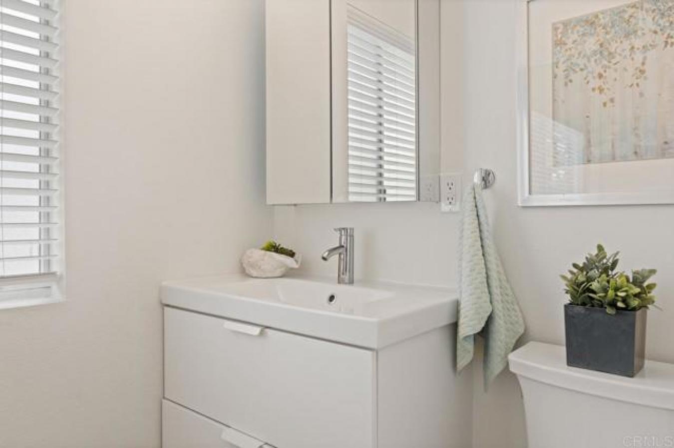 San Diego, San Diego, 92122, United States, 2 Bedrooms Bedrooms, ,1 BathroomBathrooms,Residential,For Sale,1969719