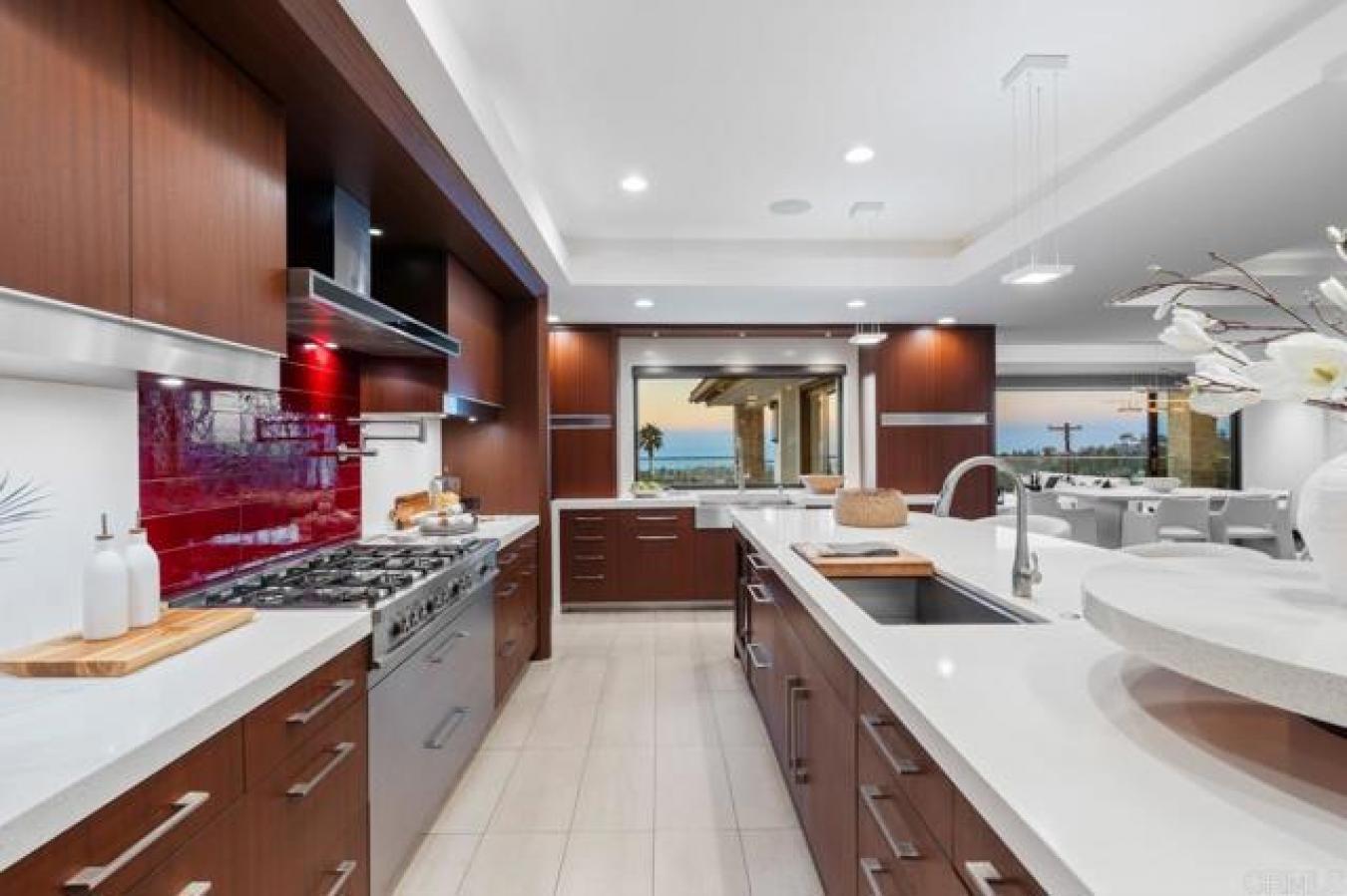 La Jolla, San Diego, 92037, United States, 6 Bedrooms Bedrooms, ,5 BathroomsBathrooms,Residential,For Sale,1969718