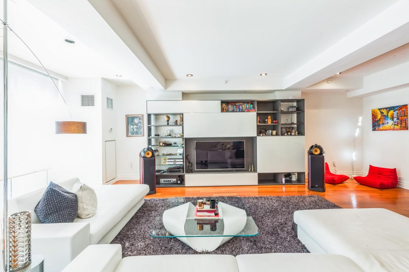 New York, New York, 10011, United States, 2 Bedrooms Bedrooms, ,2 BathroomsBathrooms,Residential,For Sale,1969975