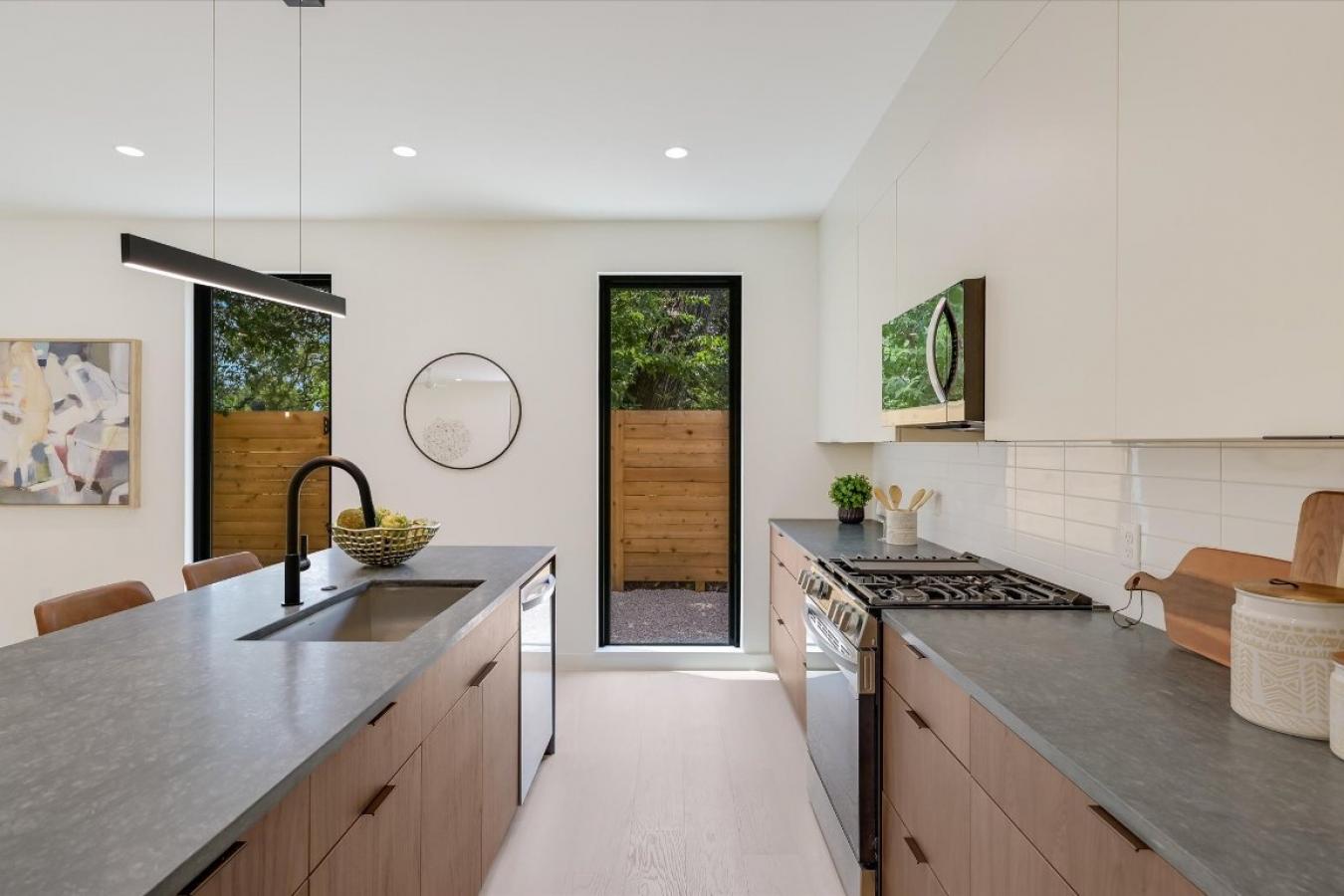 Austin, Travis, 78702, United States, 3 Bedrooms Bedrooms, ,2 BathroomsBathrooms,Residential,For Sale,1969977