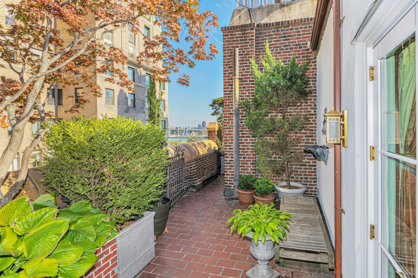 New York, New York, 10022, United States, 3 Bedrooms Bedrooms, ,5 BathroomsBathrooms,Residential,For Sale,1969821