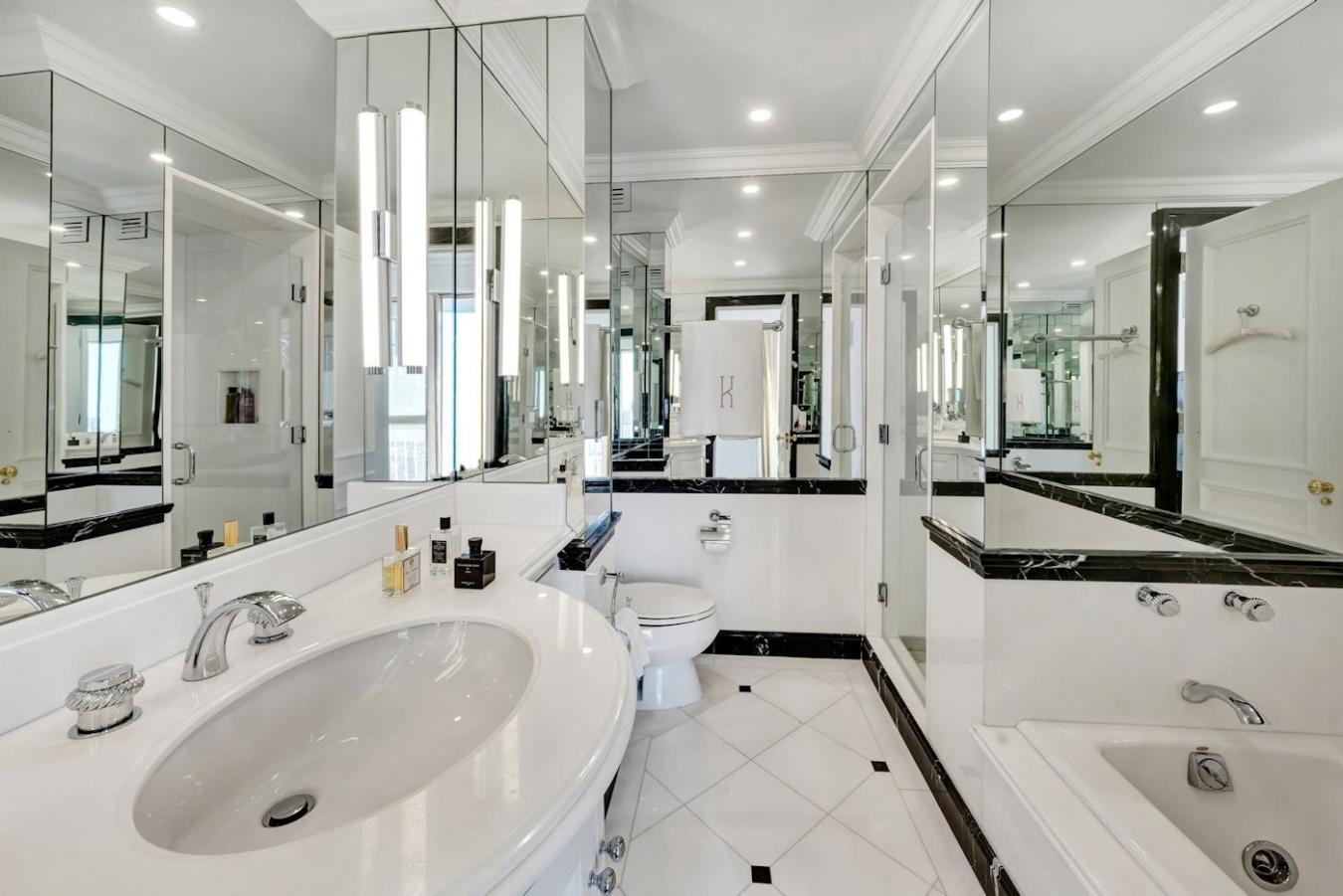 New York, New York, 10021, United States, 3 Bedrooms Bedrooms, ,3 BathroomsBathrooms,Residential,For Sale,1969817