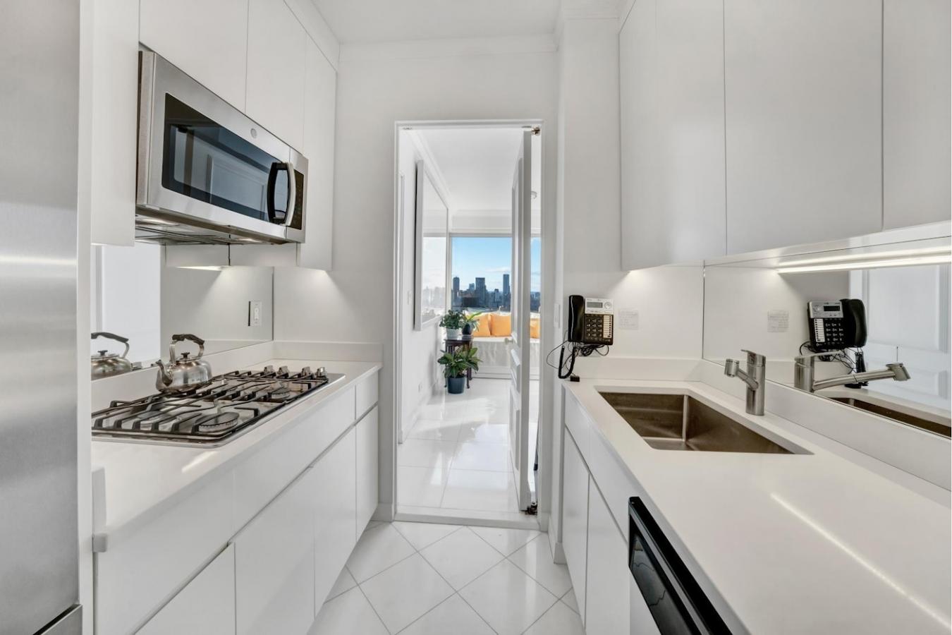 New York, New York, 10021, United States, 3 Bedrooms Bedrooms, ,3 BathroomsBathrooms,Residential,For Sale,1969817