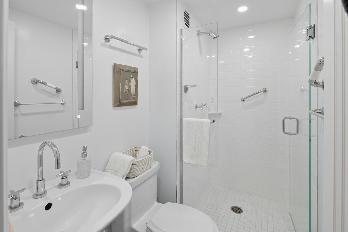 New York, New York, 10028, United States, 2 Bedrooms Bedrooms, ,2 BathroomsBathrooms,Residential,For Sale,1969815