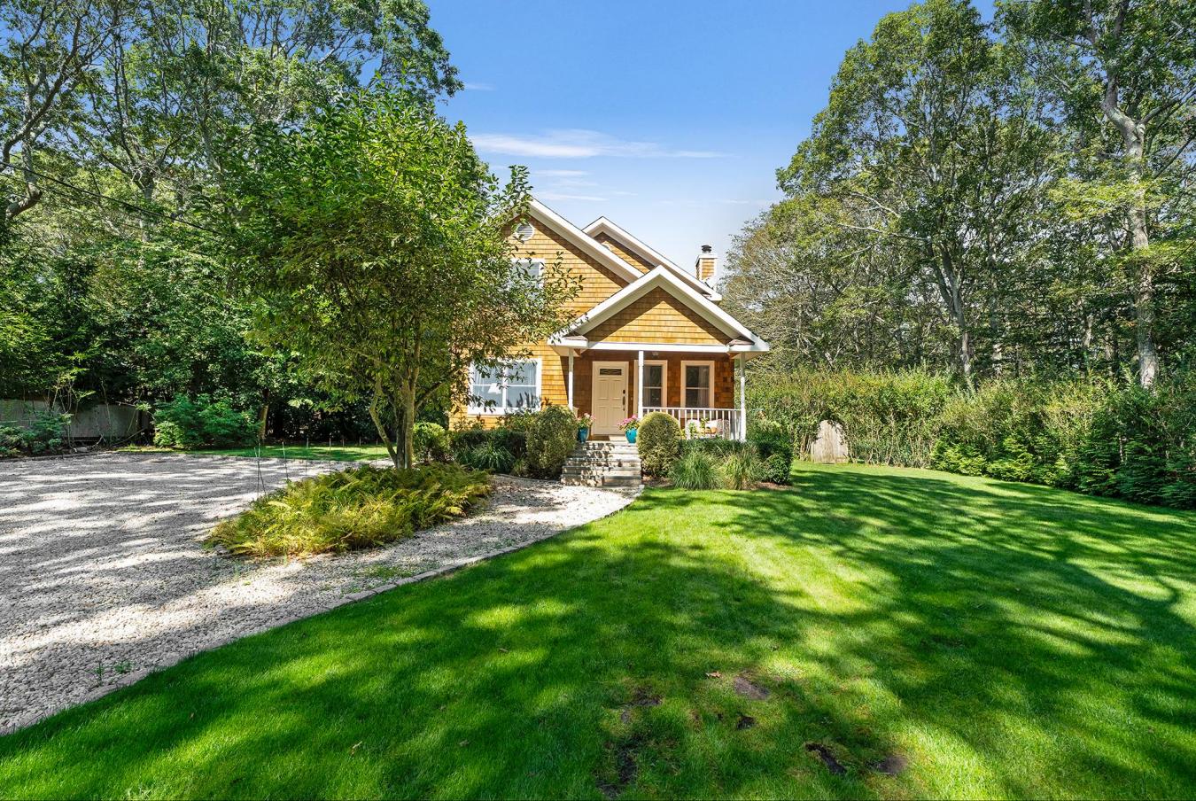 East Hampton, New York, 11937, United States, 3 Bedrooms Bedrooms, ,2 BathroomsBathrooms,Residential,For Sale,1969814