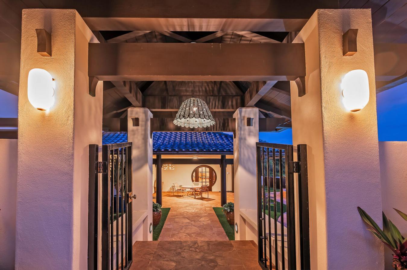 Honolulu, Hawaii, 96815, United States, 4 Bedrooms Bedrooms, ,4 BathroomsBathrooms,Residential,For Sale,1969808