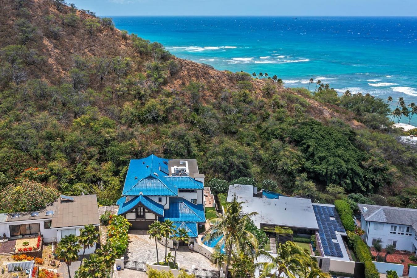Honolulu, Hawaii, 96815, United States, 4 Bedrooms Bedrooms, ,4 BathroomsBathrooms,Residential,For Sale,1969808