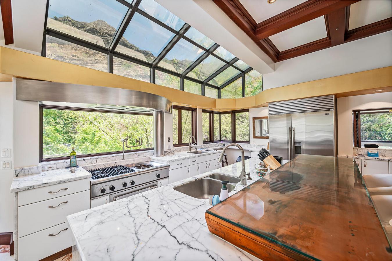 Honolulu, Hawaii, 96815, United States, 4 Bedrooms Bedrooms, ,4 BathroomsBathrooms,Residential,For Sale,1969808