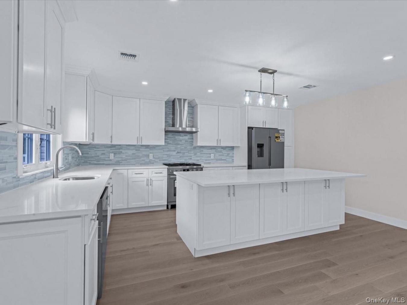 New Hyde Park, Nassau County, 11040, United States, 3 Bedrooms Bedrooms, ,3 BathroomsBathrooms,Residential,For Sale,1969963