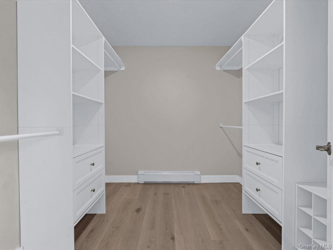 New Hyde Park, Nassau County, 11040, United States, 3 Bedrooms Bedrooms, ,3 BathroomsBathrooms,Residential,For Sale,1969963