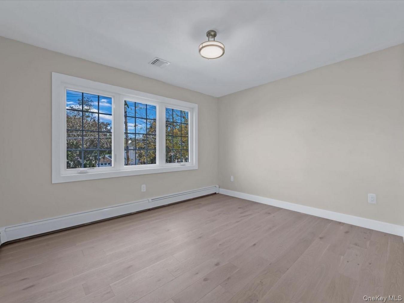 New Hyde Park, Nassau County, 11040, United States, 3 Bedrooms Bedrooms, ,3 BathroomsBathrooms,Residential,For Sale,1969963