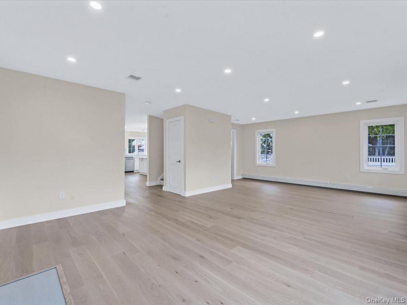 New Hyde Park, Nassau County, 11040, United States, 3 Bedrooms Bedrooms, ,3 BathroomsBathrooms,Residential,For Sale,1969963