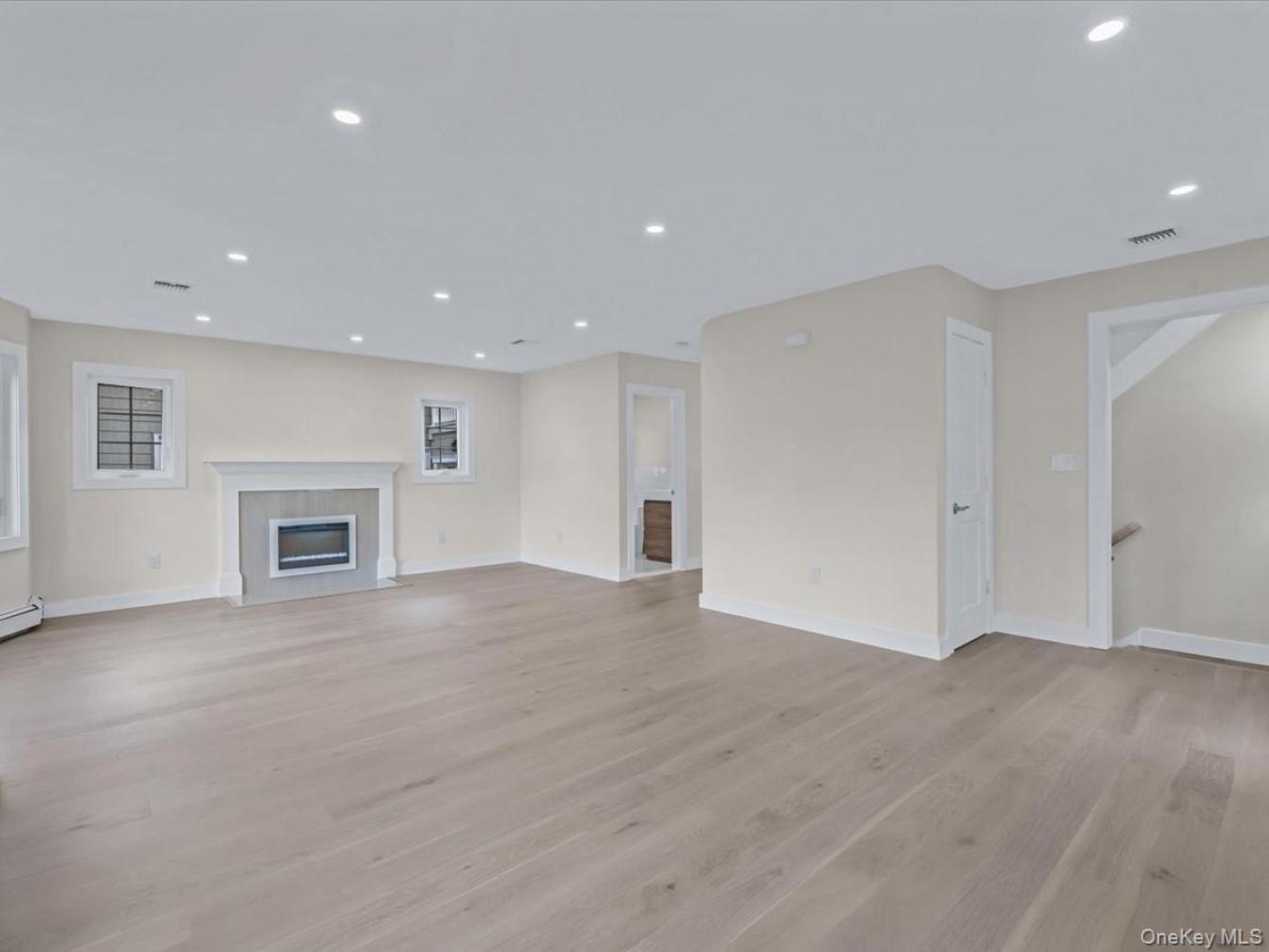 New Hyde Park, Nassau County, 11040, United States, 3 Bedrooms Bedrooms, ,3 BathroomsBathrooms,Residential,For Sale,1969963