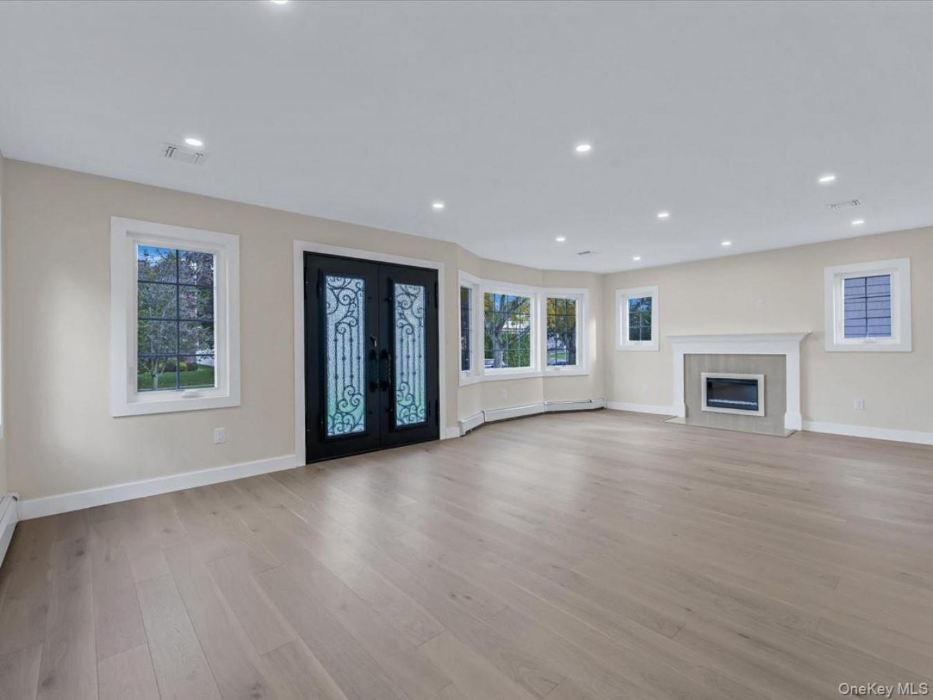 New Hyde Park, Nassau County, 11040, United States, 3 Bedrooms Bedrooms, ,3 BathroomsBathrooms,Residential,For Sale,1969963