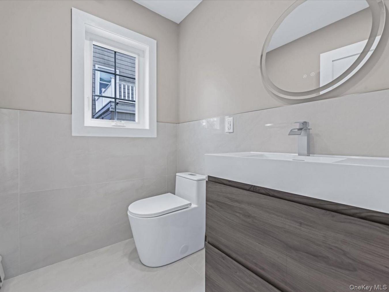 New Hyde Park, Nassau County, 11040, United States, 3 Bedrooms Bedrooms, ,3 BathroomsBathrooms,Residential,For Sale,1969963