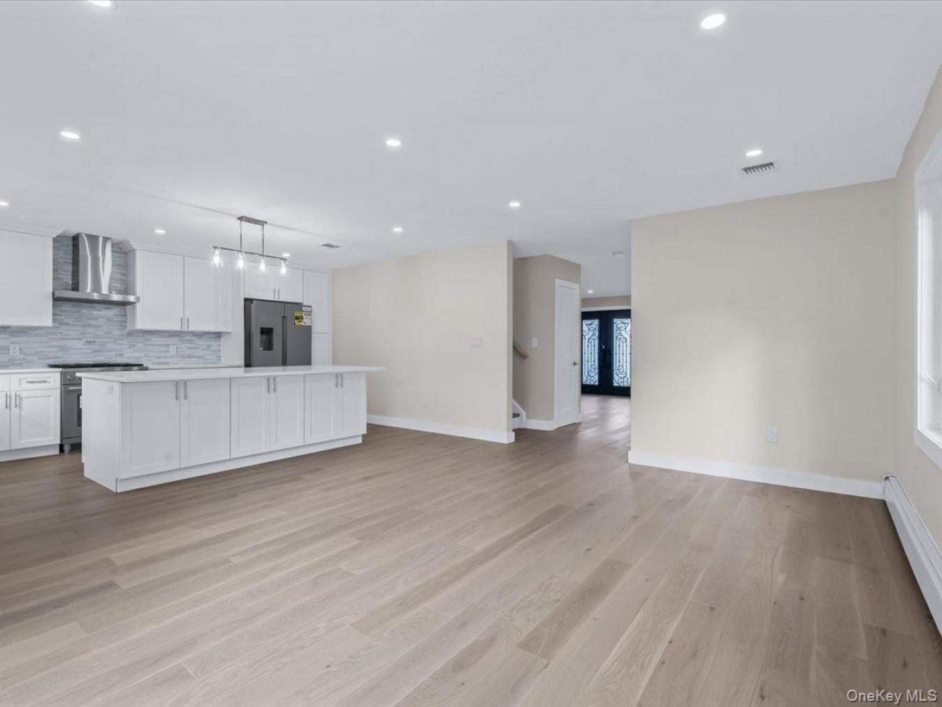 New Hyde Park, Nassau County, 11040, United States, 3 Bedrooms Bedrooms, ,3 BathroomsBathrooms,Residential,For Sale,1969963