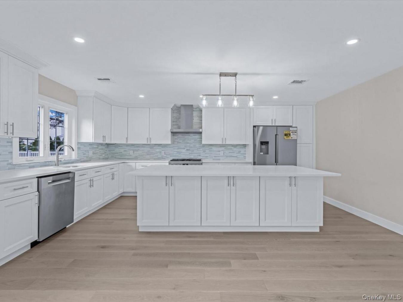 New Hyde Park, Nassau County, 11040, United States, 3 Bedrooms Bedrooms, ,3 BathroomsBathrooms,Residential,For Sale,1969963