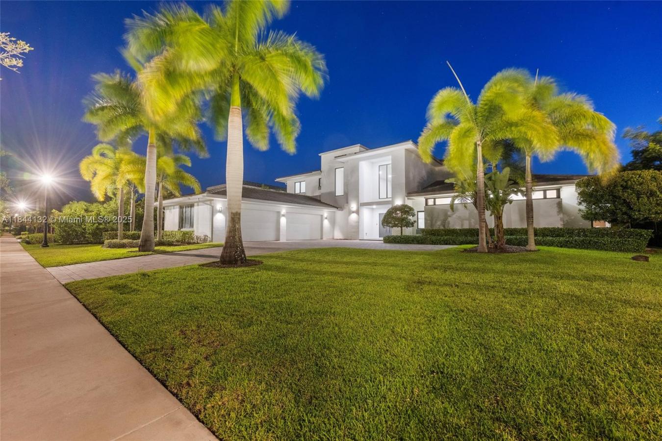 Weston, Florida, 33332, United States, 7 Bedrooms Bedrooms, ,8 BathroomsBathrooms,Residential,For Sale,1969958