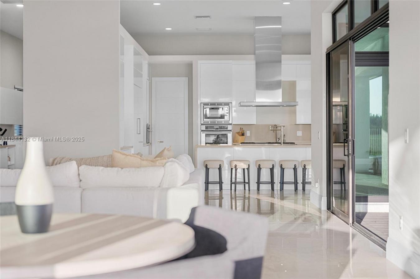 Weston, Florida, 33332, United States, 7 Bedrooms Bedrooms, ,8 BathroomsBathrooms,Residential,For Sale,1969958