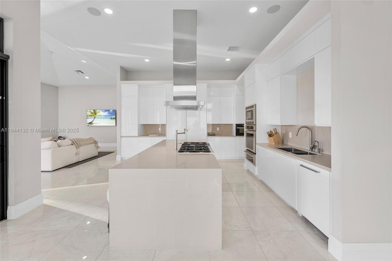 Weston, Florida, 33332, United States, 7 Bedrooms Bedrooms, ,8 BathroomsBathrooms,Residential,For Sale,1969958