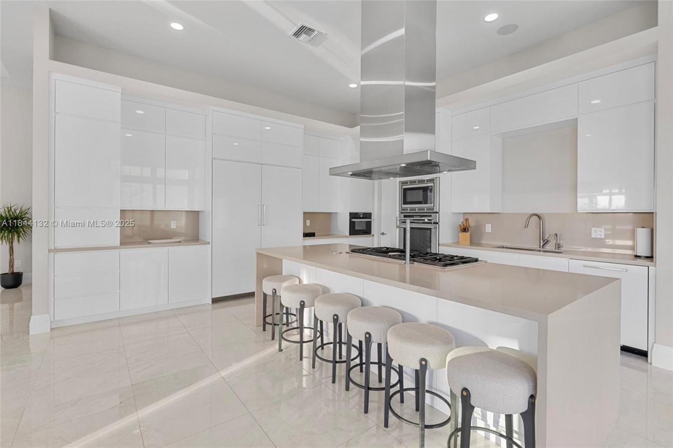 Weston, Florida, 33332, United States, 7 Bedrooms Bedrooms, ,8 BathroomsBathrooms,Residential,For Sale,1969958