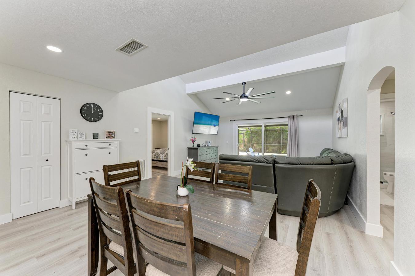 Sarasota, Sarasota, 34241, United States, 3 Bedrooms Bedrooms, ,2 BathroomsBathrooms,Residential,For Sale,1971166