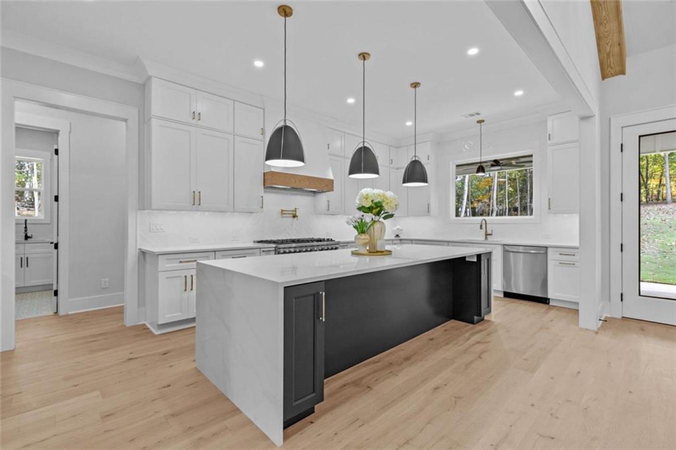 Winder, Barrow - GA, 30680, United States, 5 Bedrooms Bedrooms, ,4 BathroomsBathrooms,Residential,For Sale,1971165