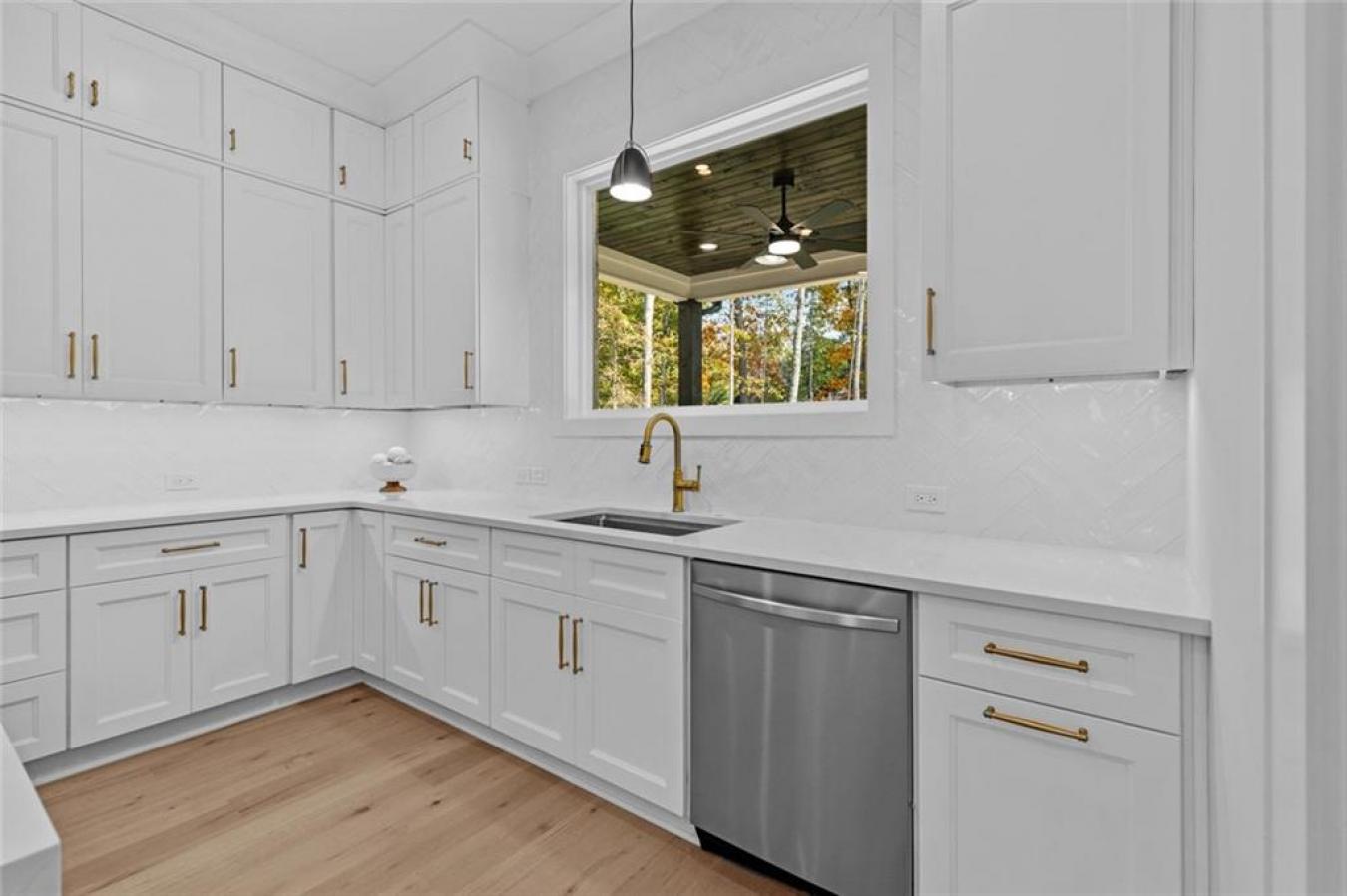 Winder, Barrow - GA, 30680, United States, 5 Bedrooms Bedrooms, ,4 BathroomsBathrooms,Residential,For Sale,1971165