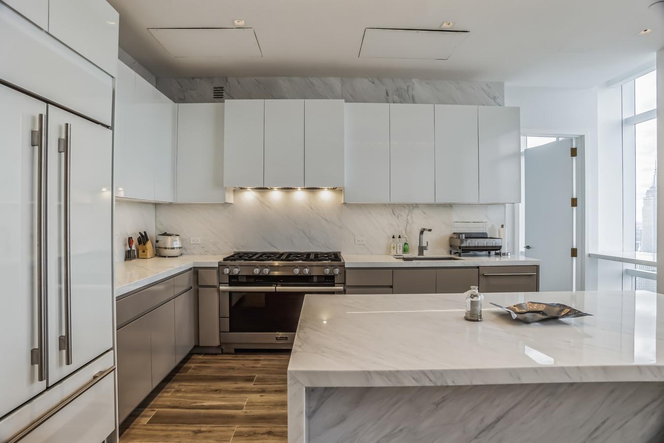 New York, New York, 10017, United States, 4 Bedrooms Bedrooms, ,5 BathroomsBathrooms,Residential,For Sale,1969957