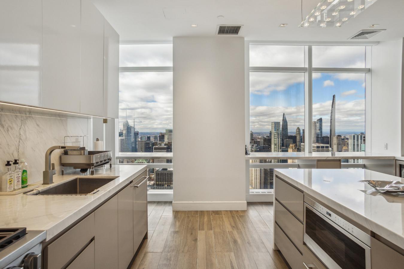 New York, New York, 10017, United States, 4 Bedrooms Bedrooms, ,5 BathroomsBathrooms,Residential,For Sale,1969957