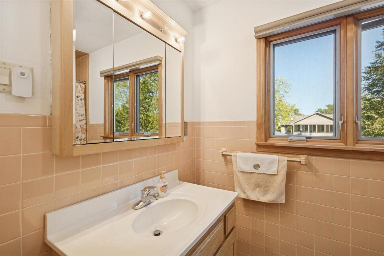 New Buffalo, Berrien, 49117, United States, 4 Bedrooms Bedrooms, ,2 BathroomsBathrooms,Residential,For Sale,1971156