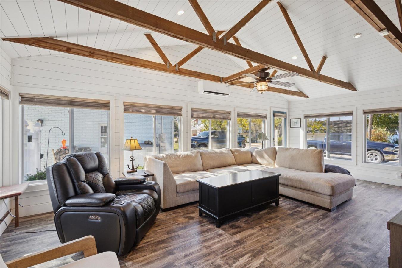 New Buffalo, Berrien, 49117, United States, 4 Bedrooms Bedrooms, ,2 BathroomsBathrooms,Residential,For Sale,1971156