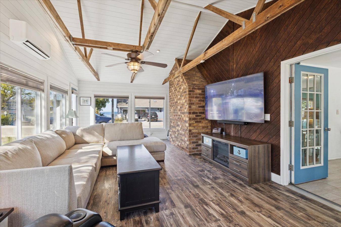 New Buffalo, Berrien, 49117, United States, 4 Bedrooms Bedrooms, ,2 BathroomsBathrooms,Residential,For Sale,1971156