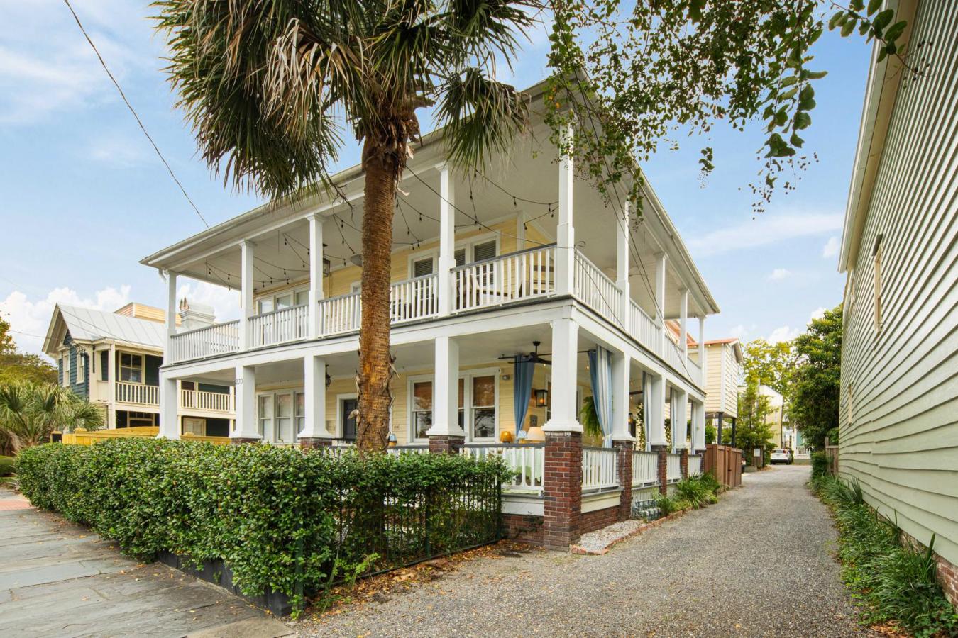 Charleston, Charleston, 29403, United States, 2 Bedrooms Bedrooms, ,2 BathroomsBathrooms,Residential,For Sale,1971152