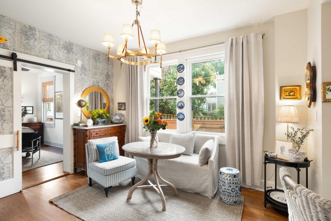 Charleston, Charleston, 29403, United States, 2 Bedrooms Bedrooms, ,2 BathroomsBathrooms,Residential,For Sale,1971152