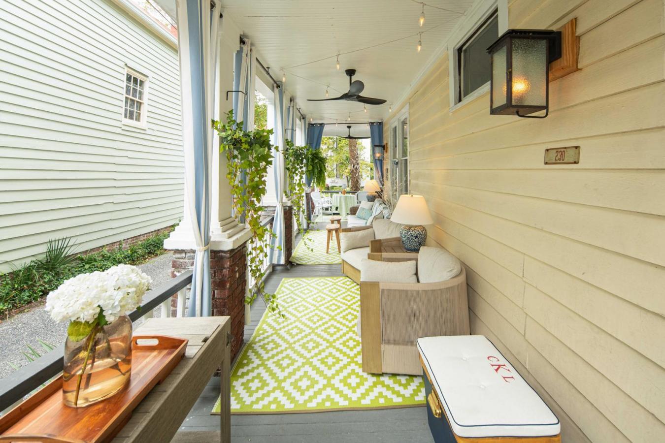 Charleston, Charleston, 29403, United States, 2 Bedrooms Bedrooms, ,2 BathroomsBathrooms,Residential,For Sale,1971152