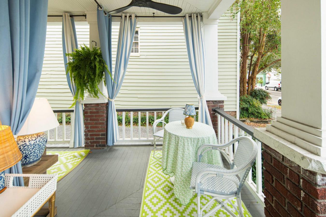 Charleston, Charleston, 29403, United States, 2 Bedrooms Bedrooms, ,2 BathroomsBathrooms,Residential,For Sale,1971152