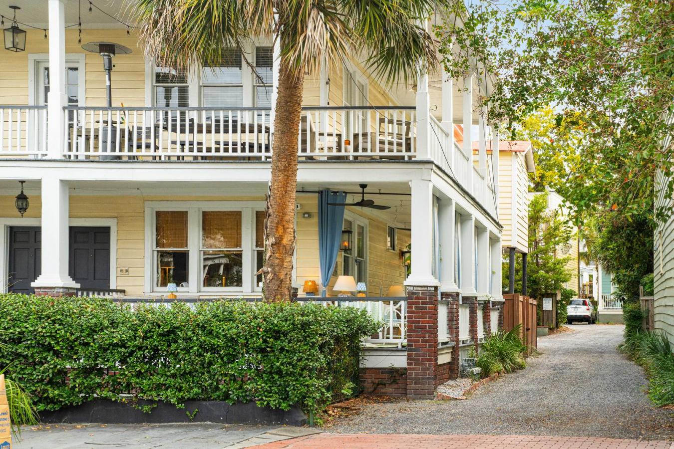 Charleston, Charleston, 29403, United States, 2 Bedrooms Bedrooms, ,2 BathroomsBathrooms,Residential,For Sale,1971152