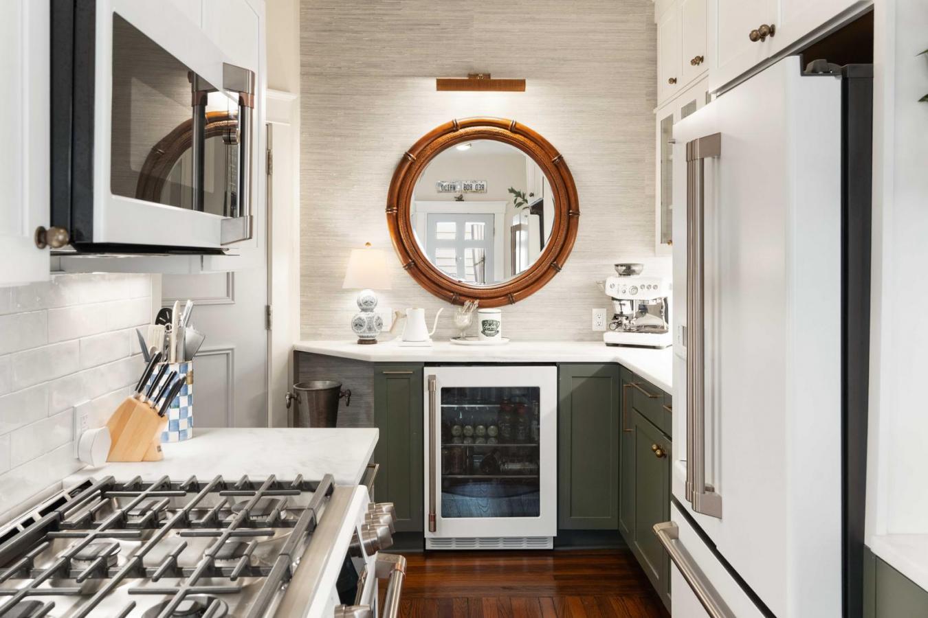 Charleston, Charleston, 29403, United States, 2 Bedrooms Bedrooms, ,2 BathroomsBathrooms,Residential,For Sale,1971152