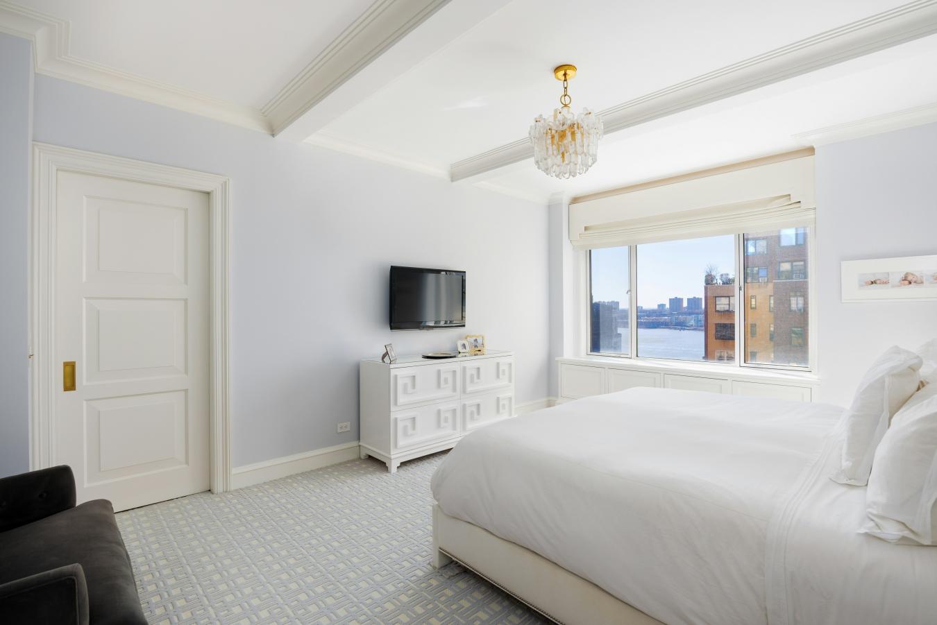 New York, New York, 10023, United States, 5 Bedrooms Bedrooms, ,5 BathroomsBathrooms,Residential,For Sale,1971149