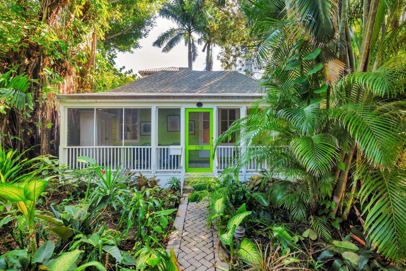 Palm Beach, Florida, 33480, United States, 2 Bedrooms Bedrooms, ,2 BathroomsBathrooms,Residential,For Sale,1971141